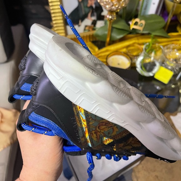 💯% authentic ❤️versace sneaker perfect like brand new with box - Picture 10 of 11